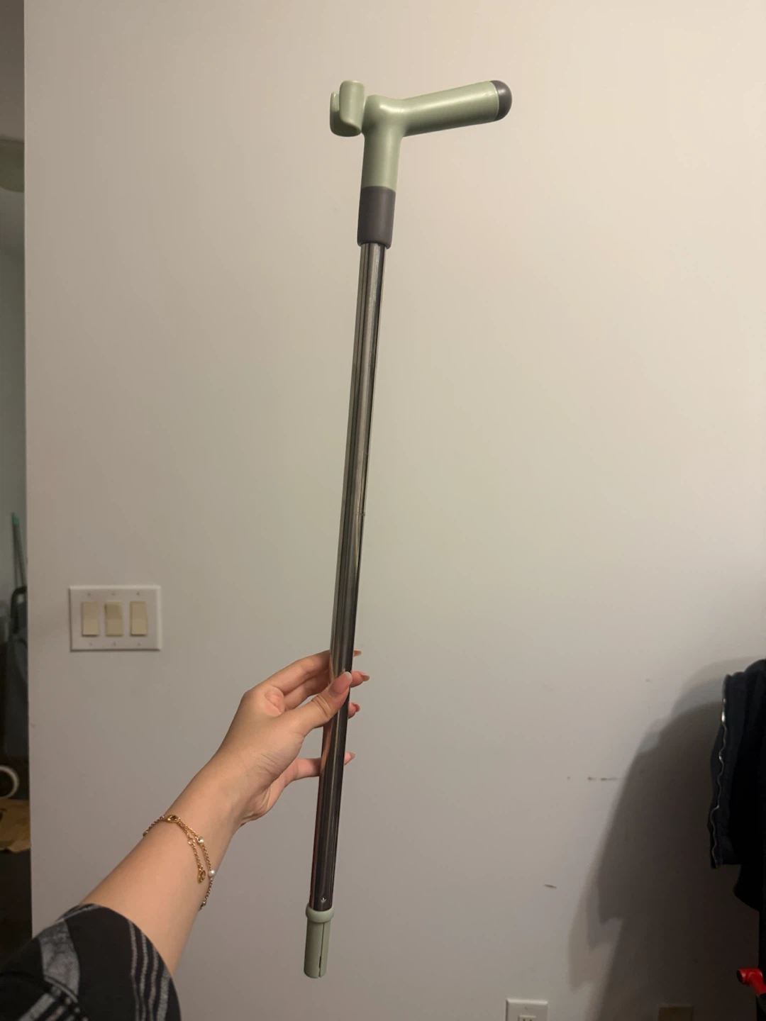 single dustpan handle