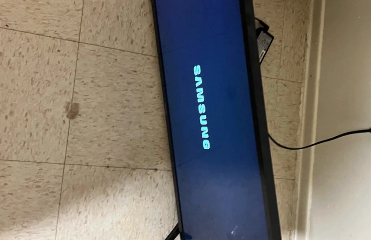 Samsung TV 32 inch remote included
