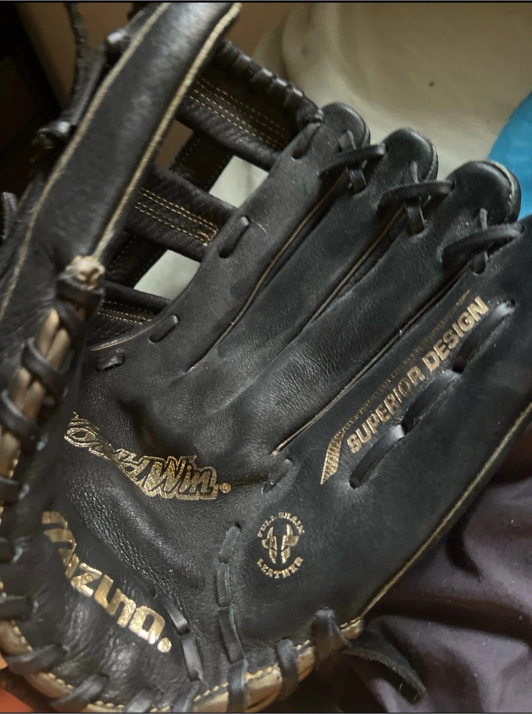 Mizuno "Glove" baseball glove