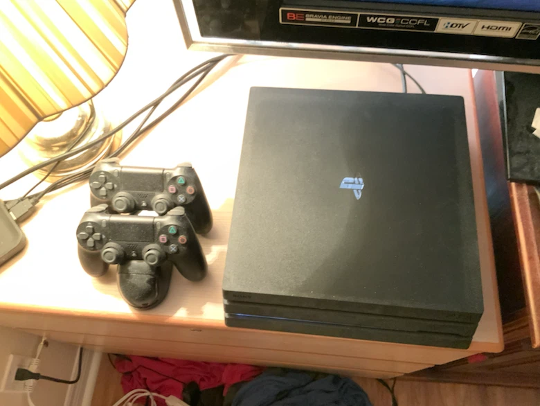Sony PlayStation 4 Pro 1TB with 2 controller Like new - photo 5