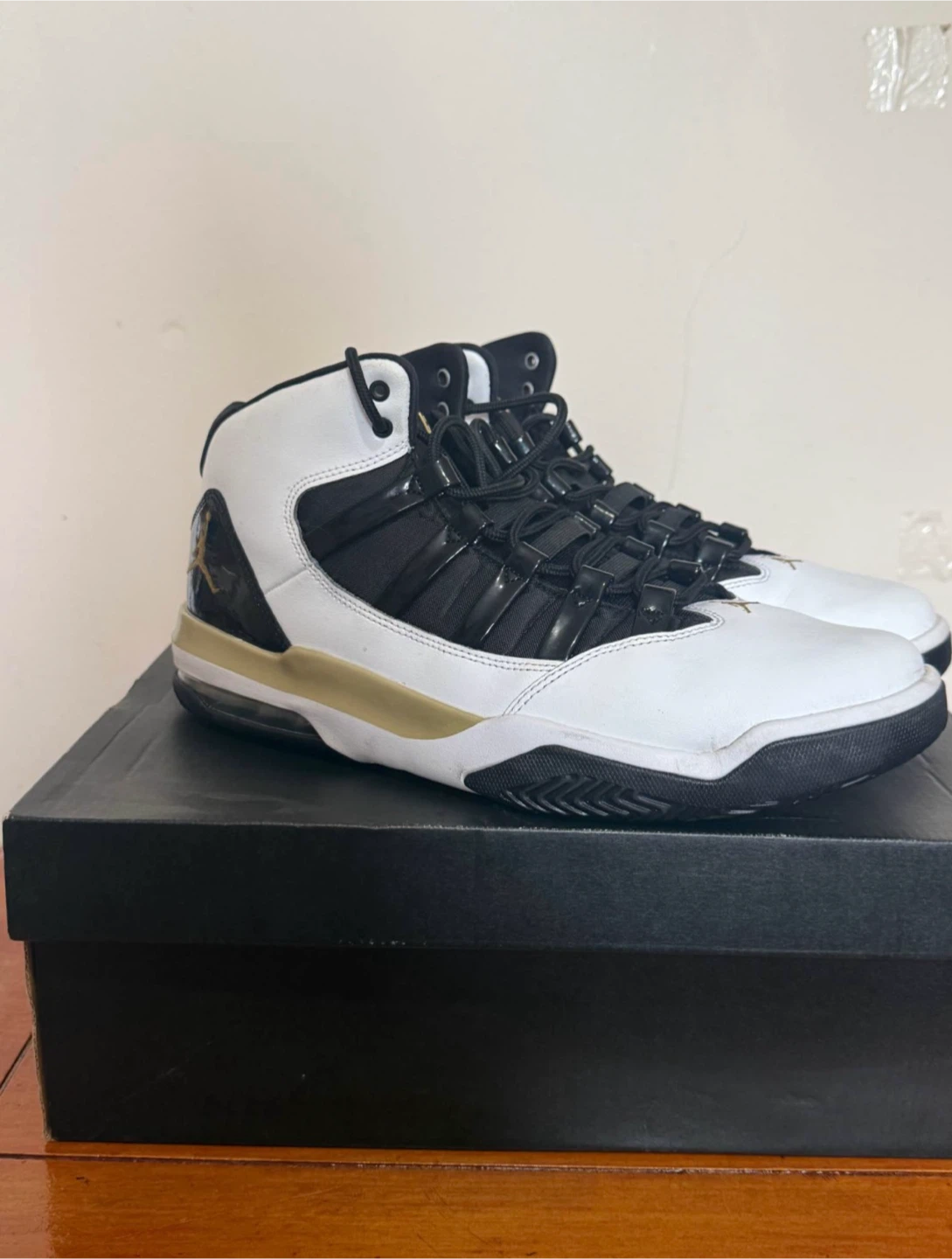 Jordan Max Aura White/Metallic Gold/Black – US Size 11