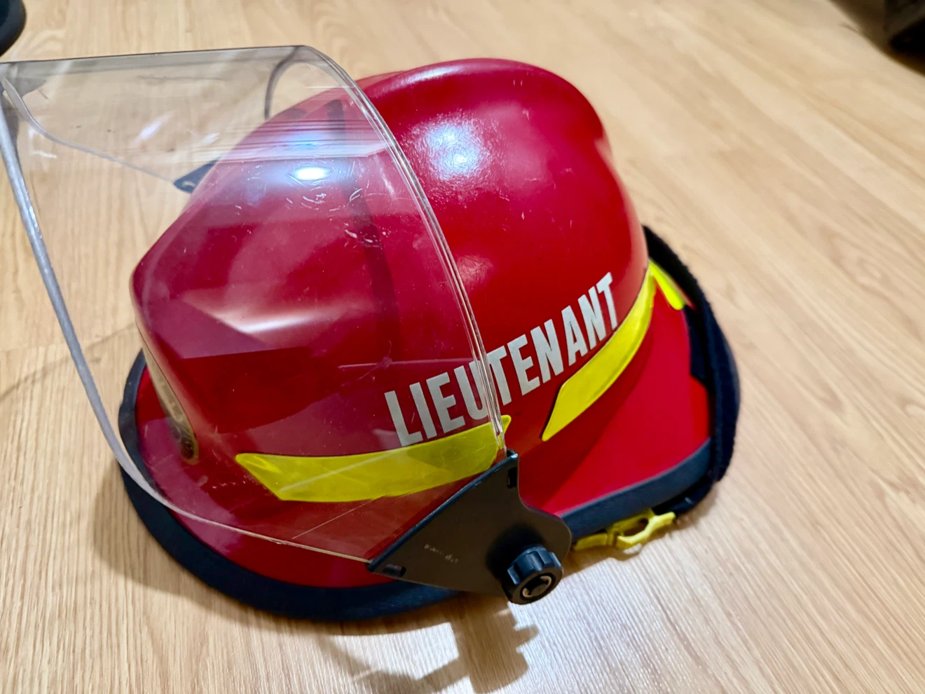 MSA Cairns Invader 664 Firefighter Helmet – Lieutenant – Large - photo 2