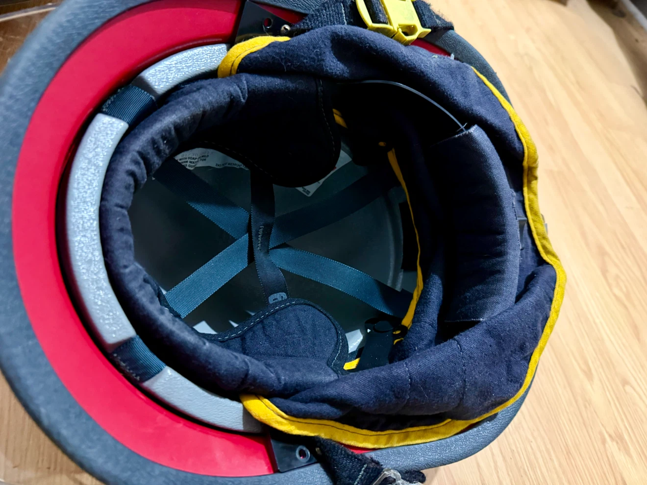 MSA Cairns Invader 664 Firefighter Helmet – Lieutenant – Large - photo 3
