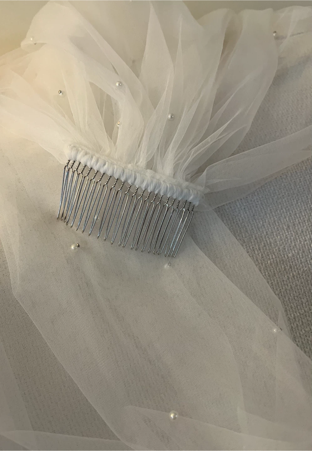 White Bridal Veil with Pearls and Comb - photo 5