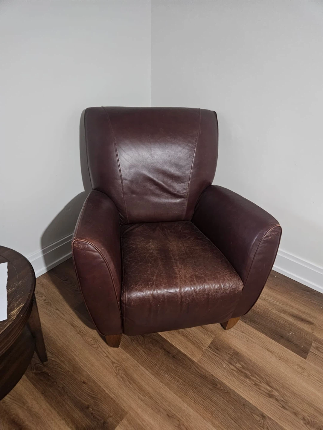 2 Brown Leather Armchairs with a side table - photo 3