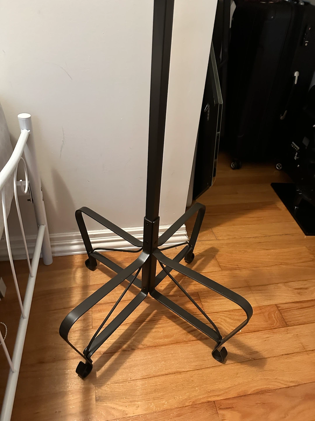 Black Metal Coat Rack - photo 4