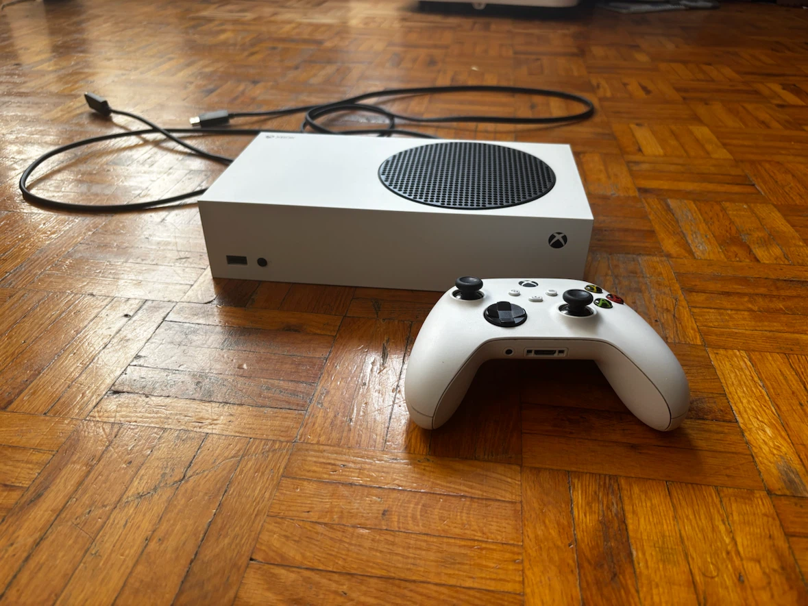 Xbox Series S Console with Controller and cables. - photo 4