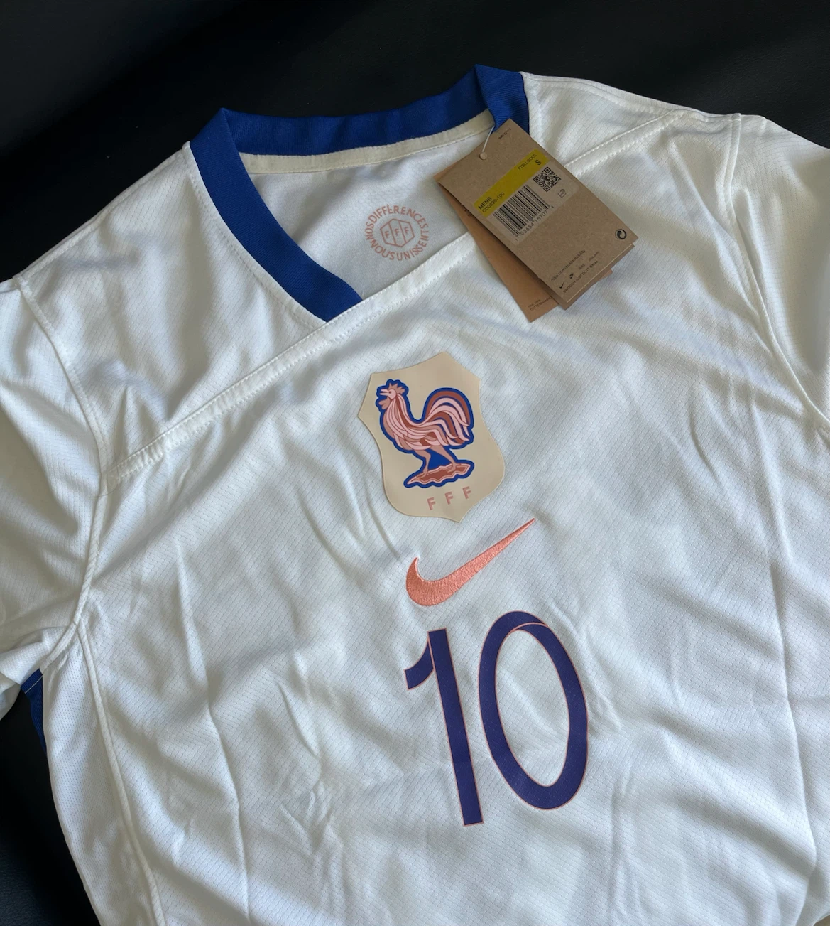 France Soccer Jersey Mbappé #10 Size S - photo 3