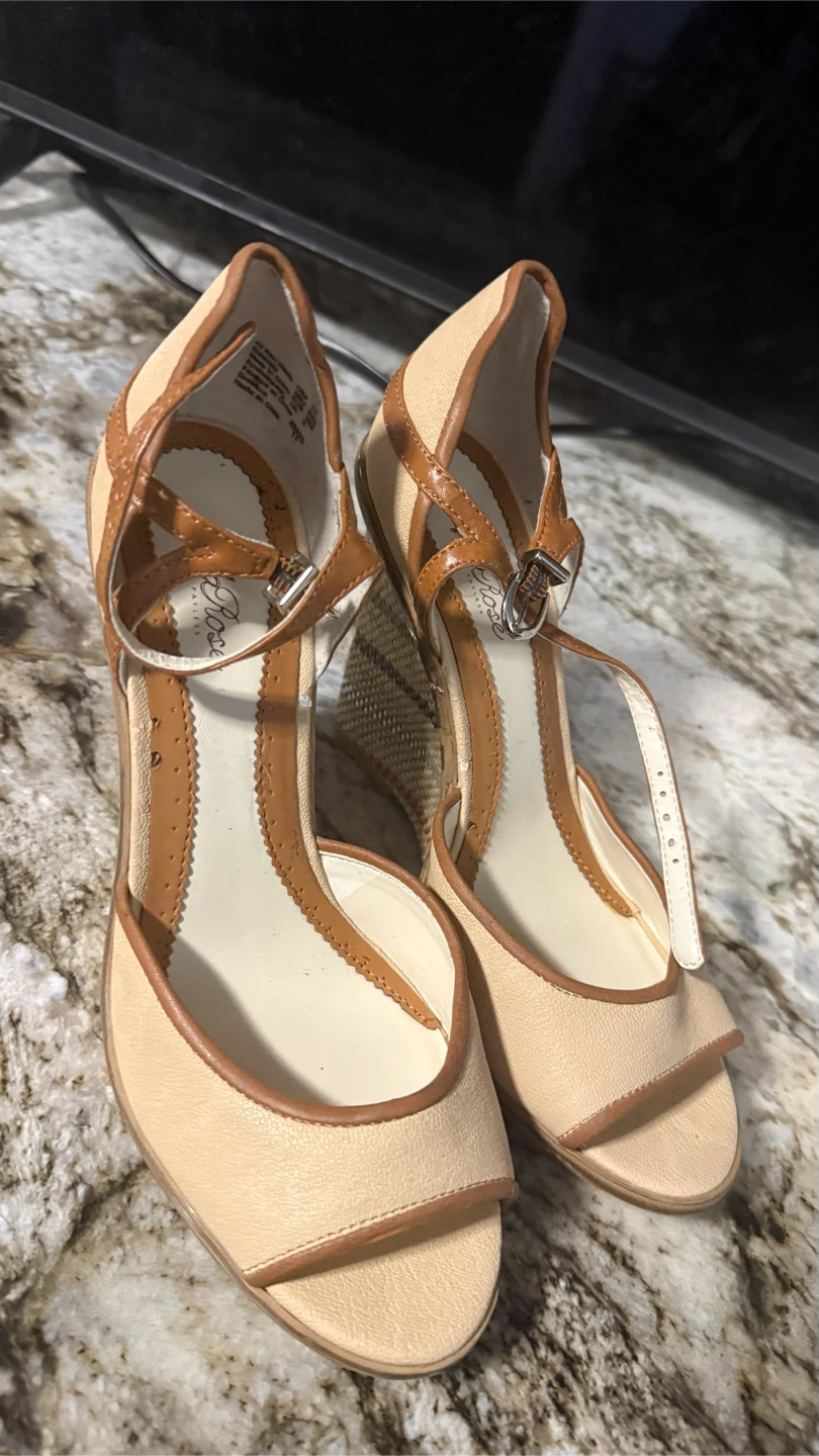 Lola Rose Women's Wedge Sandals Size 7.5 check more pictures