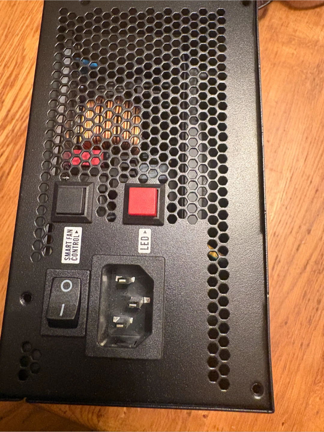 Redragon 750W 80+ Gold Fully Modular Power Supply - photo 2