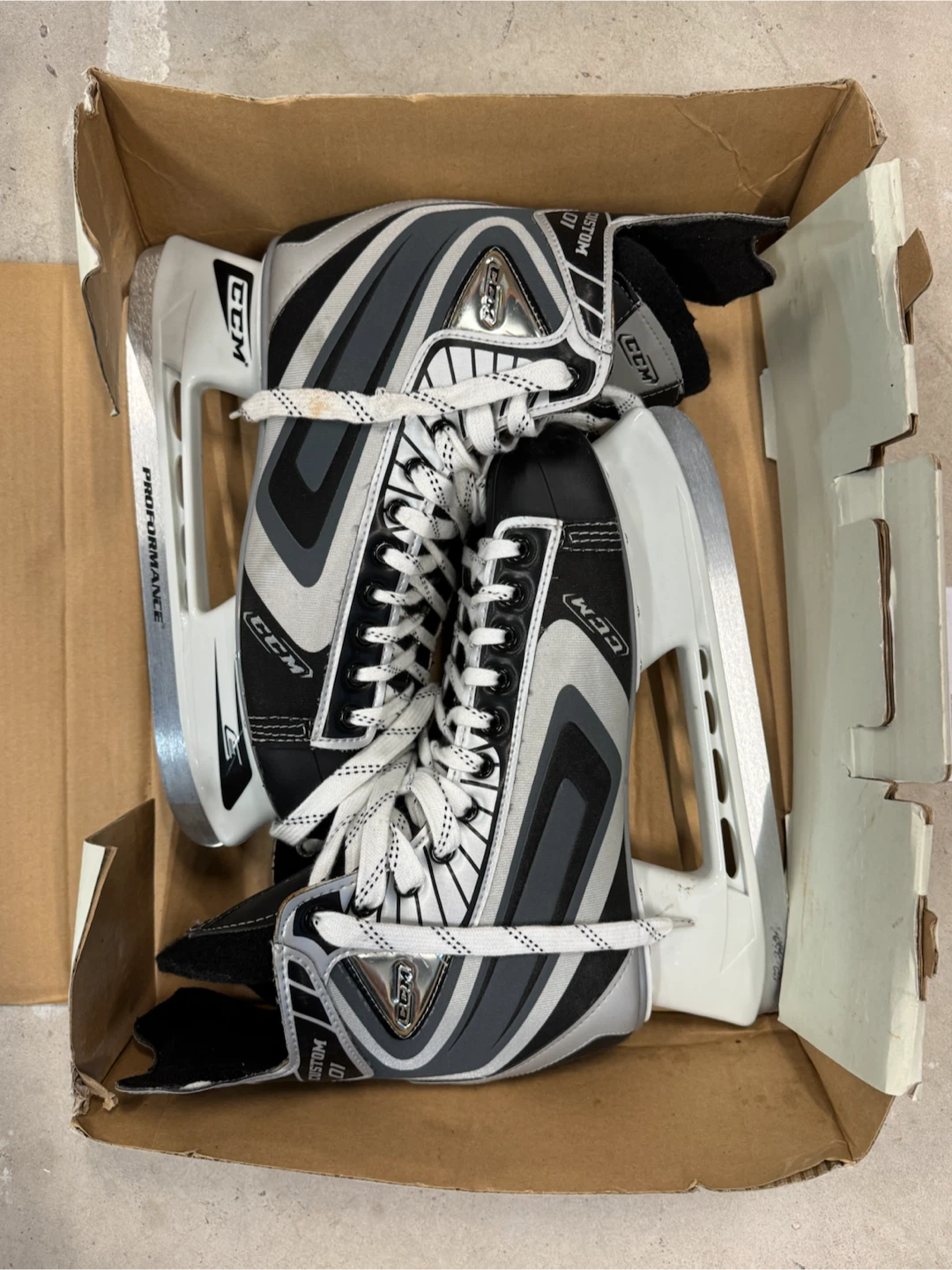 mens skates size 13.5