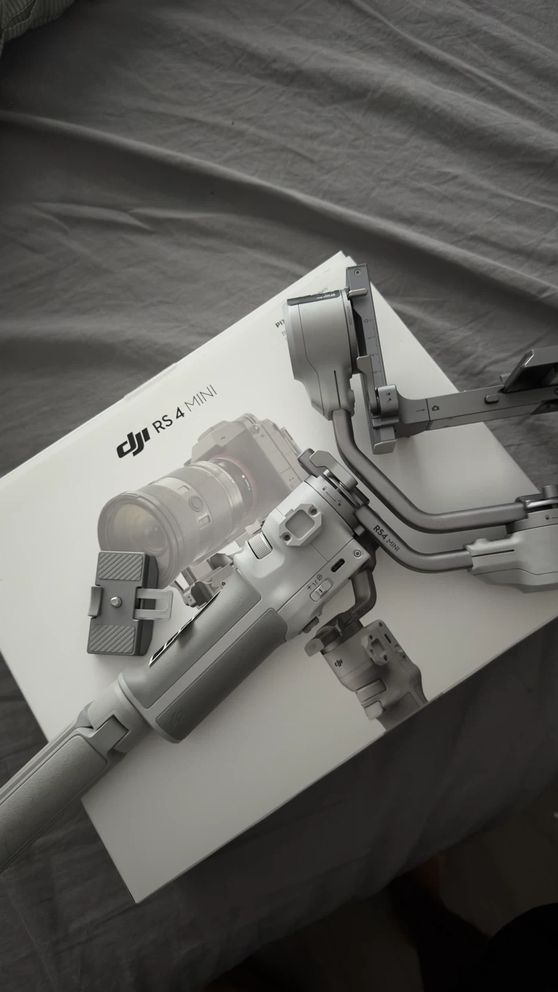 DJI RS 4 Mini Gimbal Stabilizer
