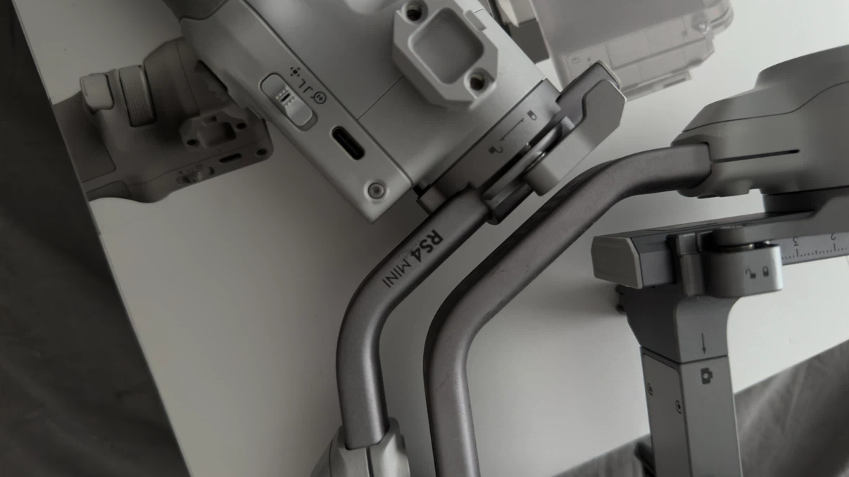 DJI RS 4 Mini Gimbal Stabilizer - photo 2