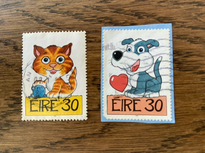 EIRE 30 Stamps - Cat and Dog Designs