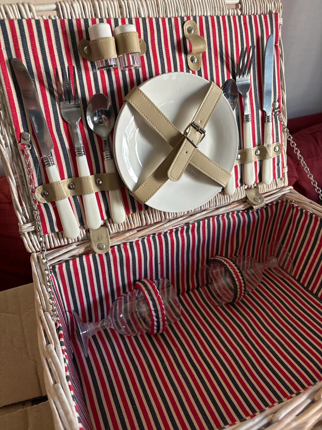 Wicker Picnic Basket with Utensils and Plastic Glasses - photo 2