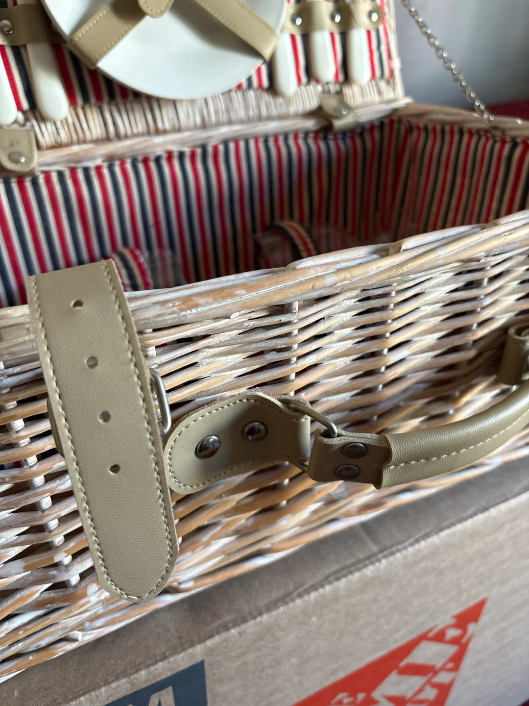 Wicker Picnic Basket with Utensils and Plastic Glasses - photo 3