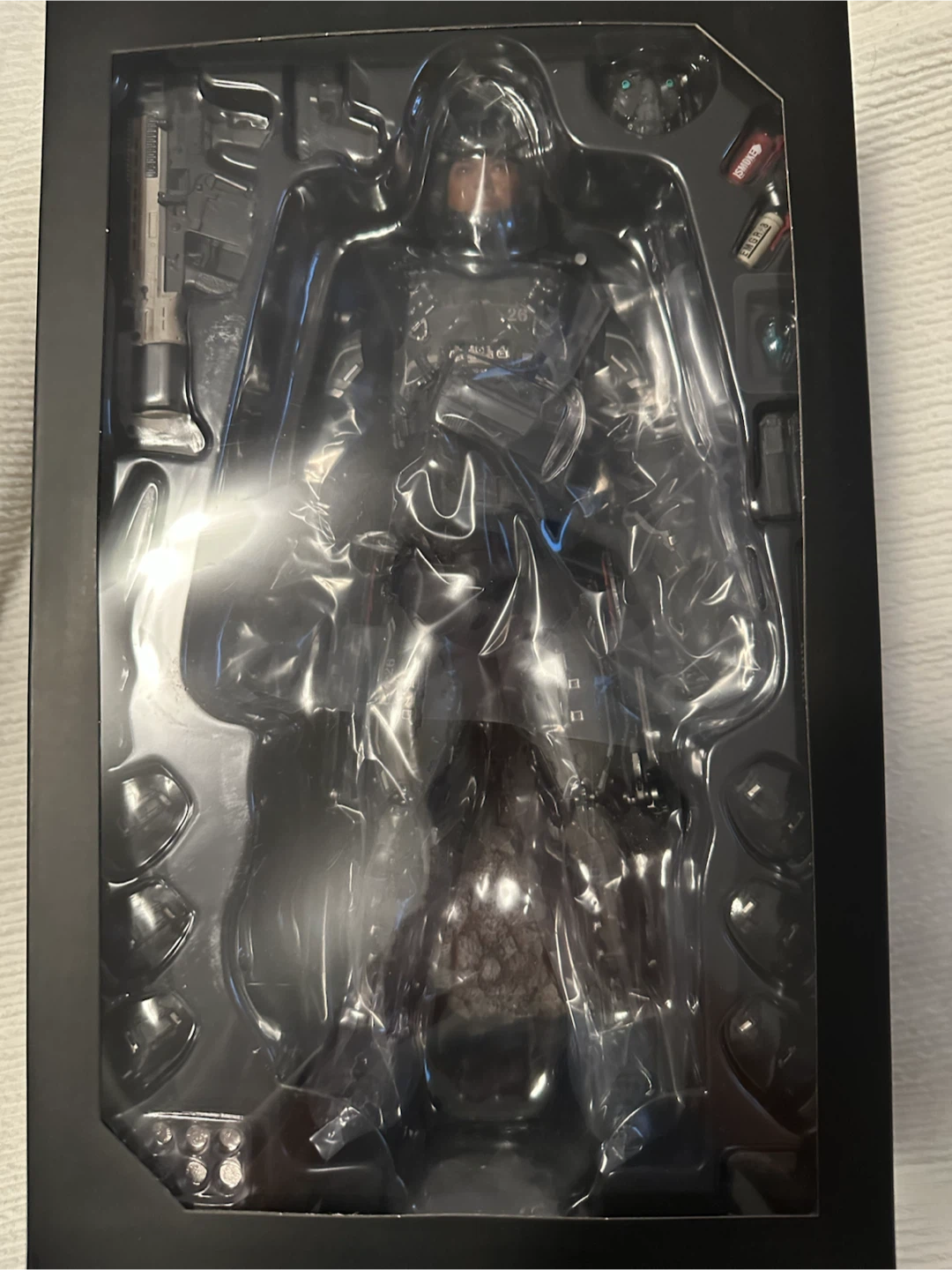 Hot Toys Tyler 1/6 Scale Collectible Figure - photo 3