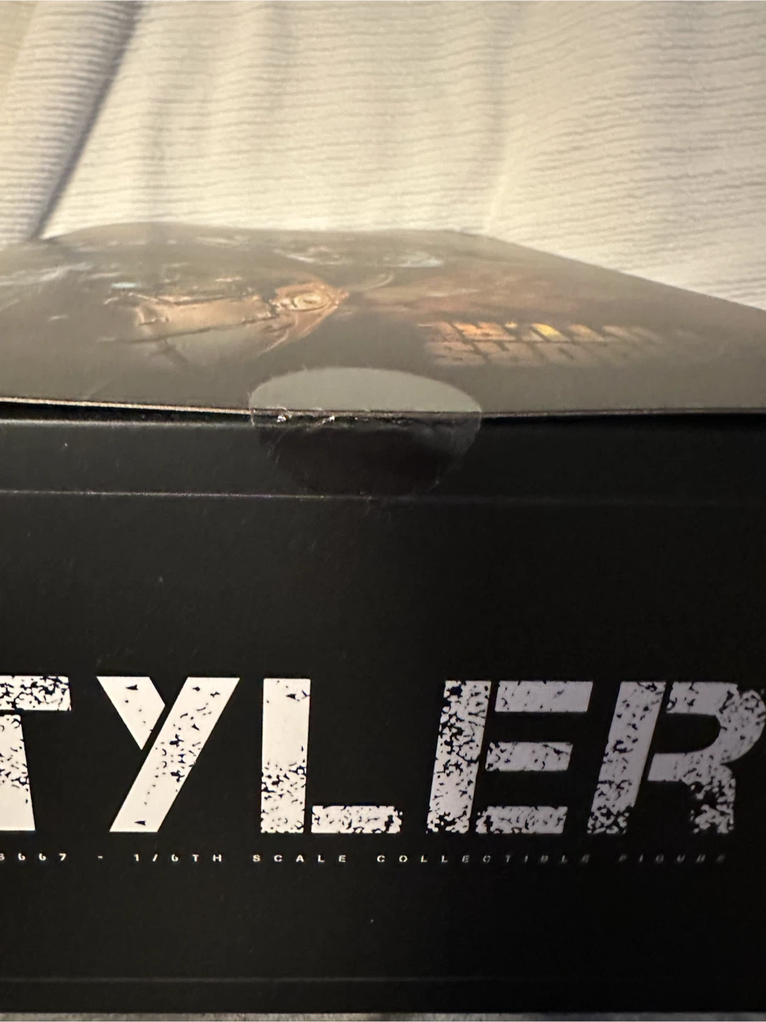 Hot Toys Tyler 1/6 Scale Collectible Figure - photo 5