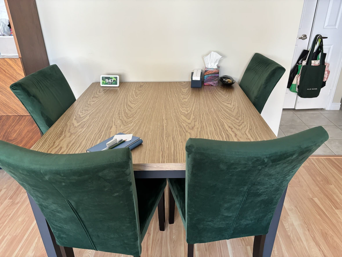 Table and 4 green velvet chairs. - photo 3