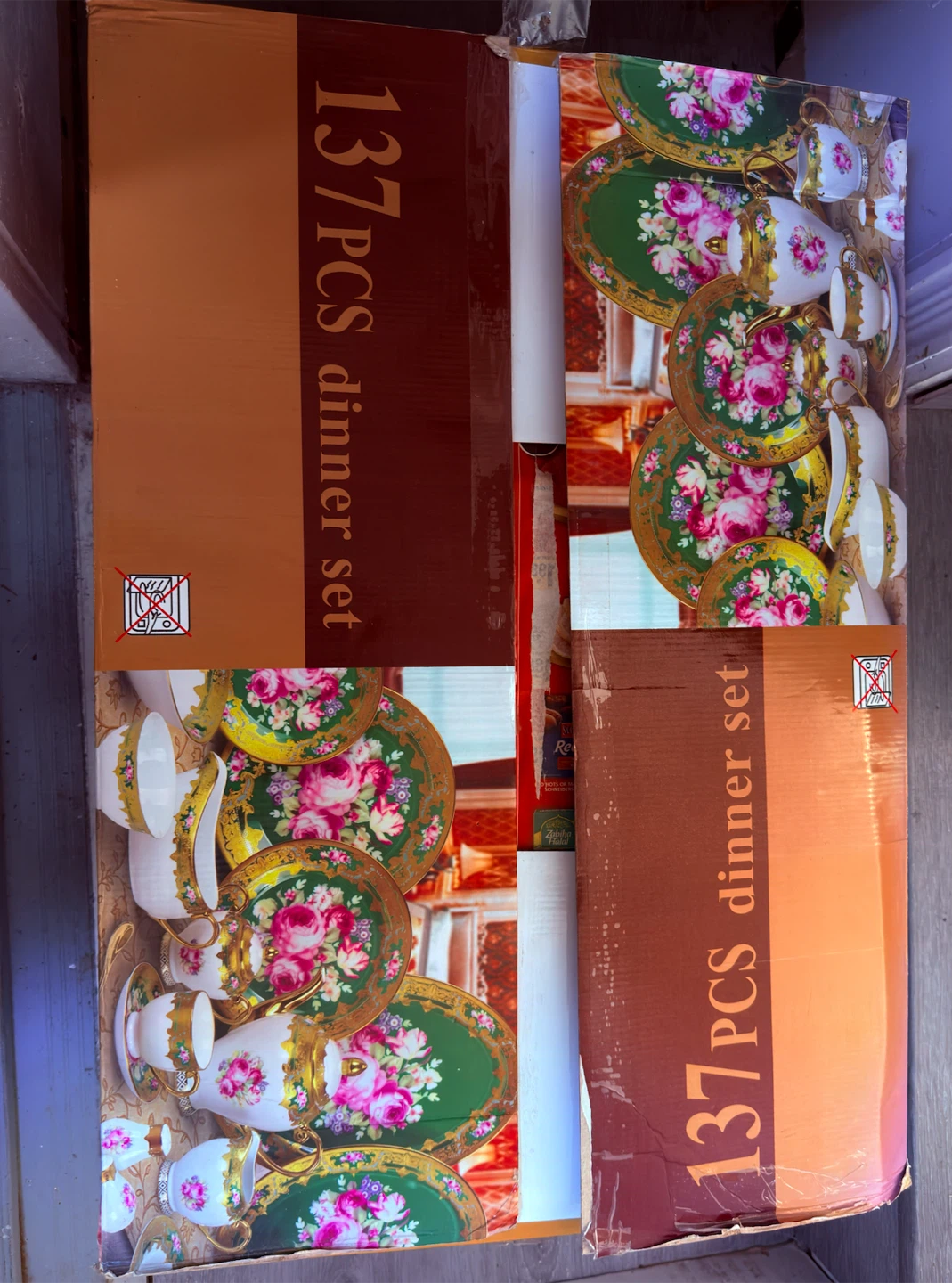 137 Piece Dinner Set
