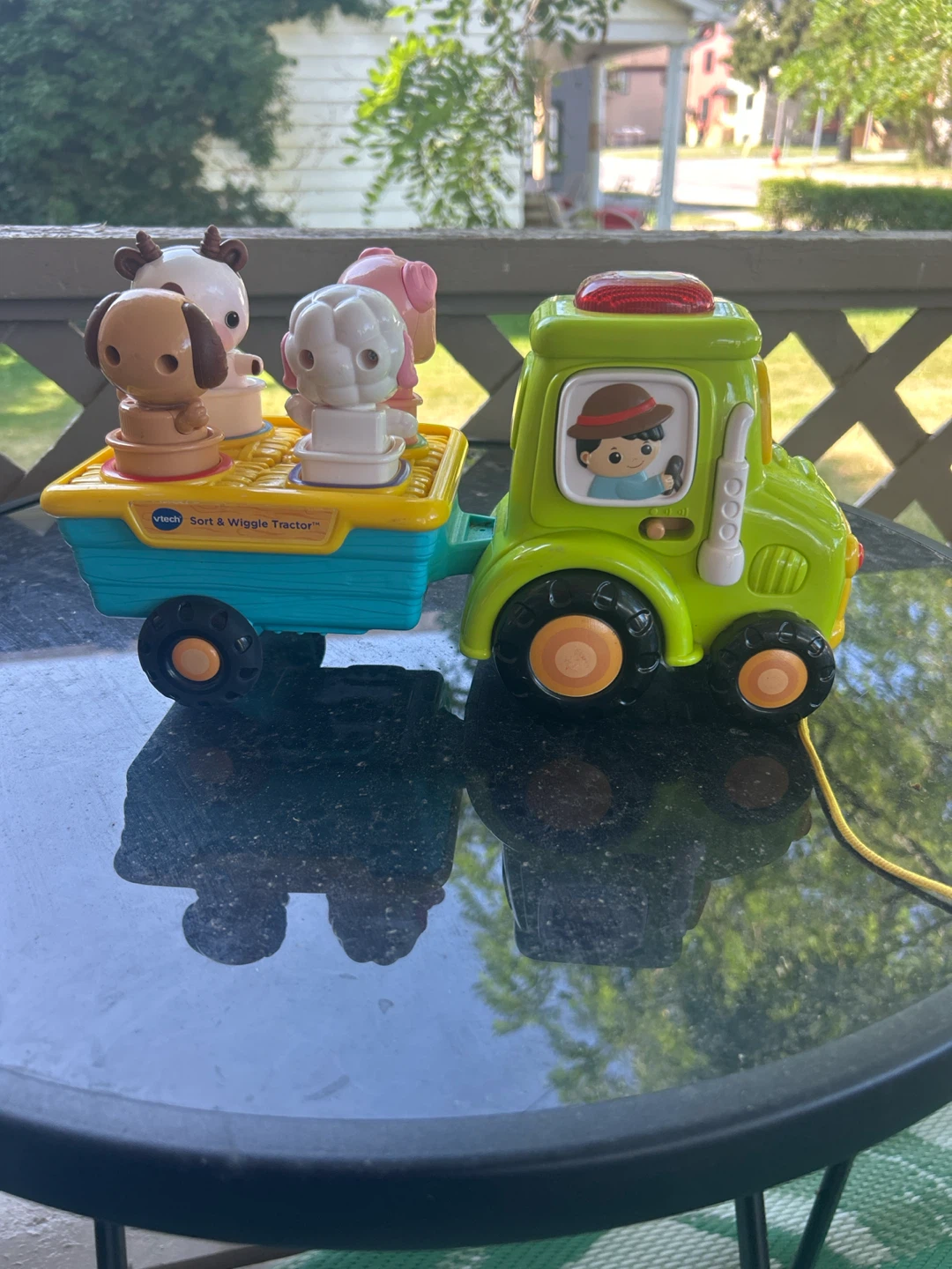 Vtech sort& wiggle tractor