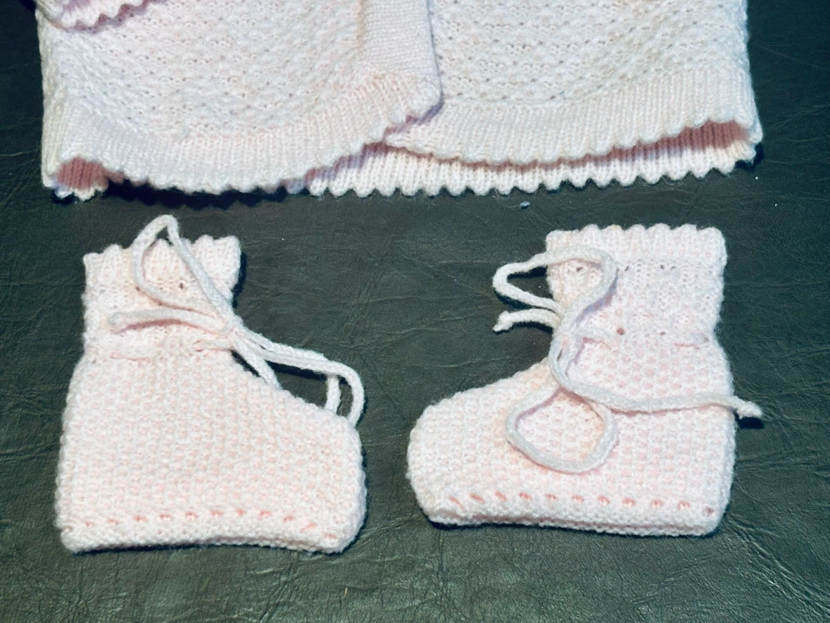 New Baby Girl Knit Outfit - photo 2