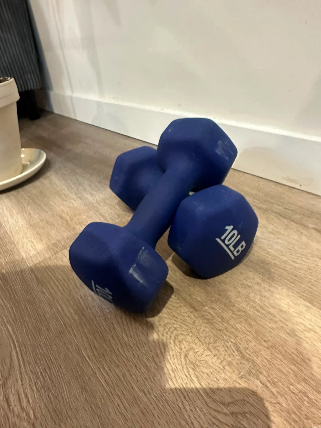 Amazon Basics Neoprene Dumbbell Hand Weights - 10 lb Pair