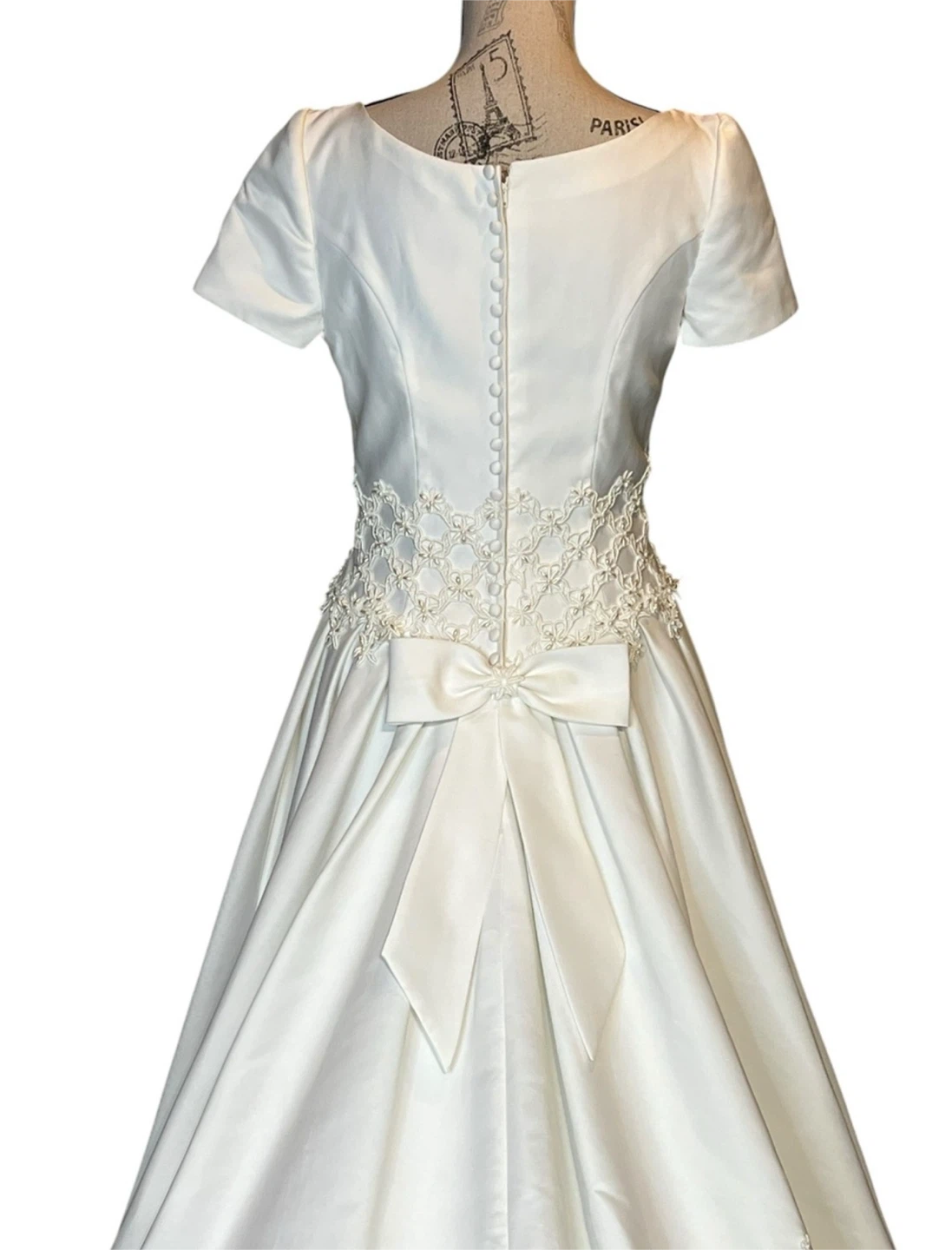 Vintage Wedding Dress Elegant White Satin Bow Back and Train - photo 4