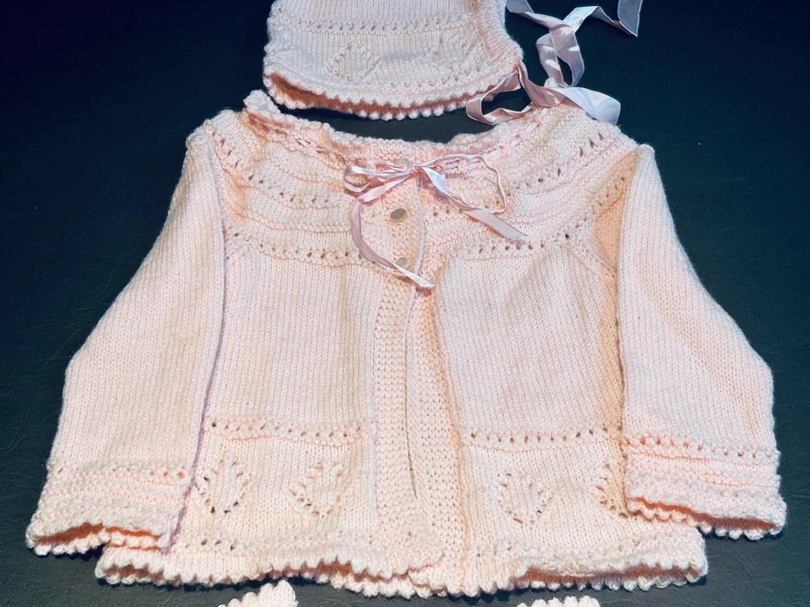 Hand-Knit Baby Girl Pink Outfit (Cardigan, Bonnet, Booties) - photo 2