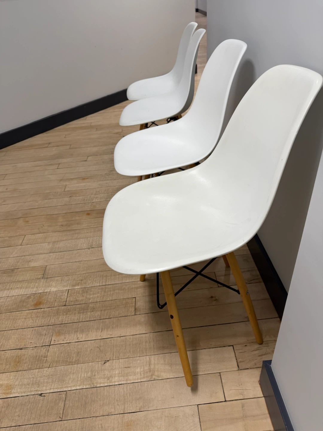 Set of 4 White Dining Chairs