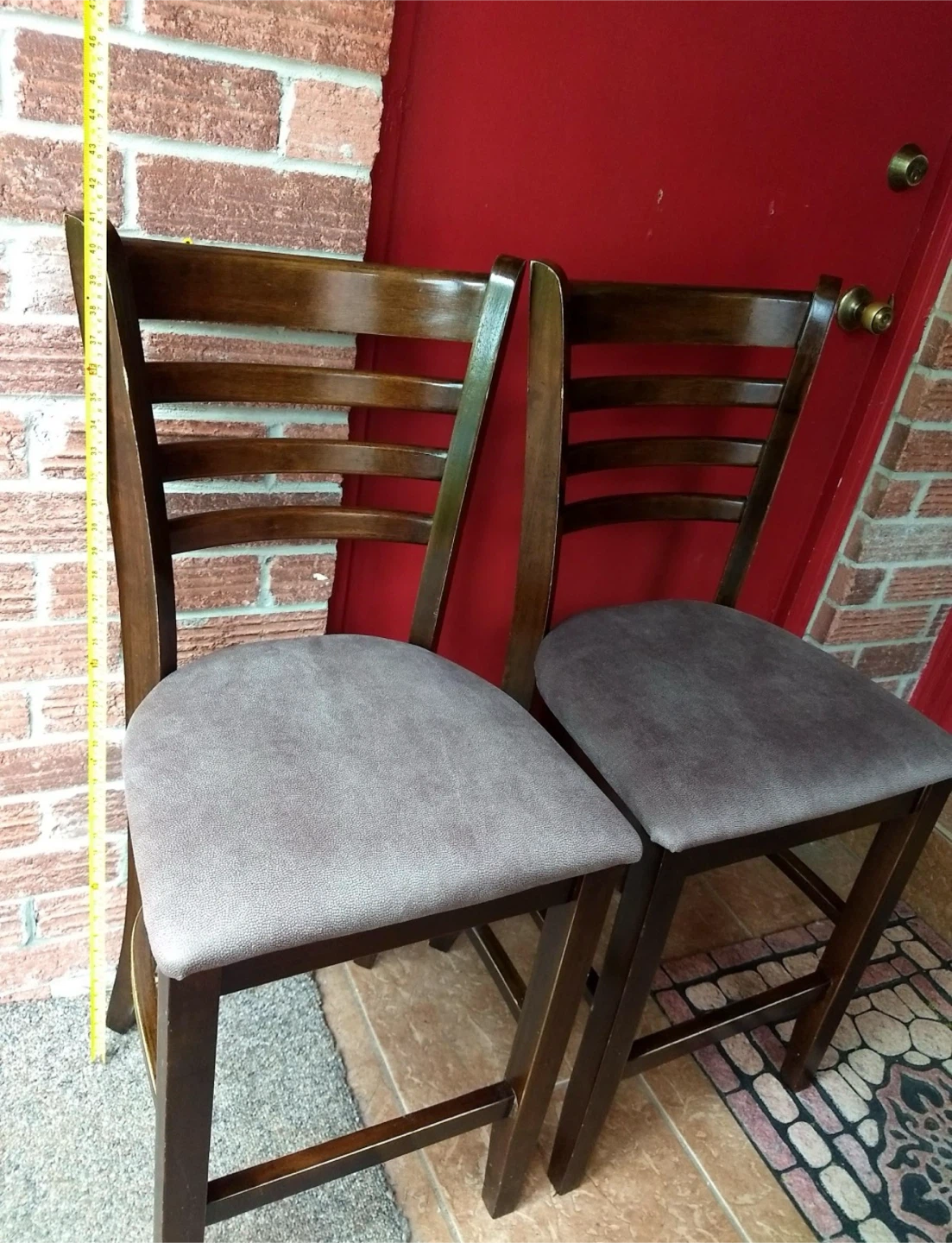 Very good condition wooden counter chairs 2 chairs per set - photo 3