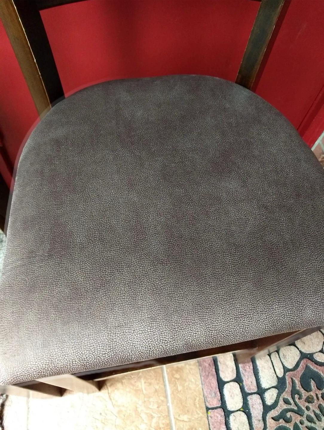 Very good condition wooden counter chairs 2 chairs per set - photo 4