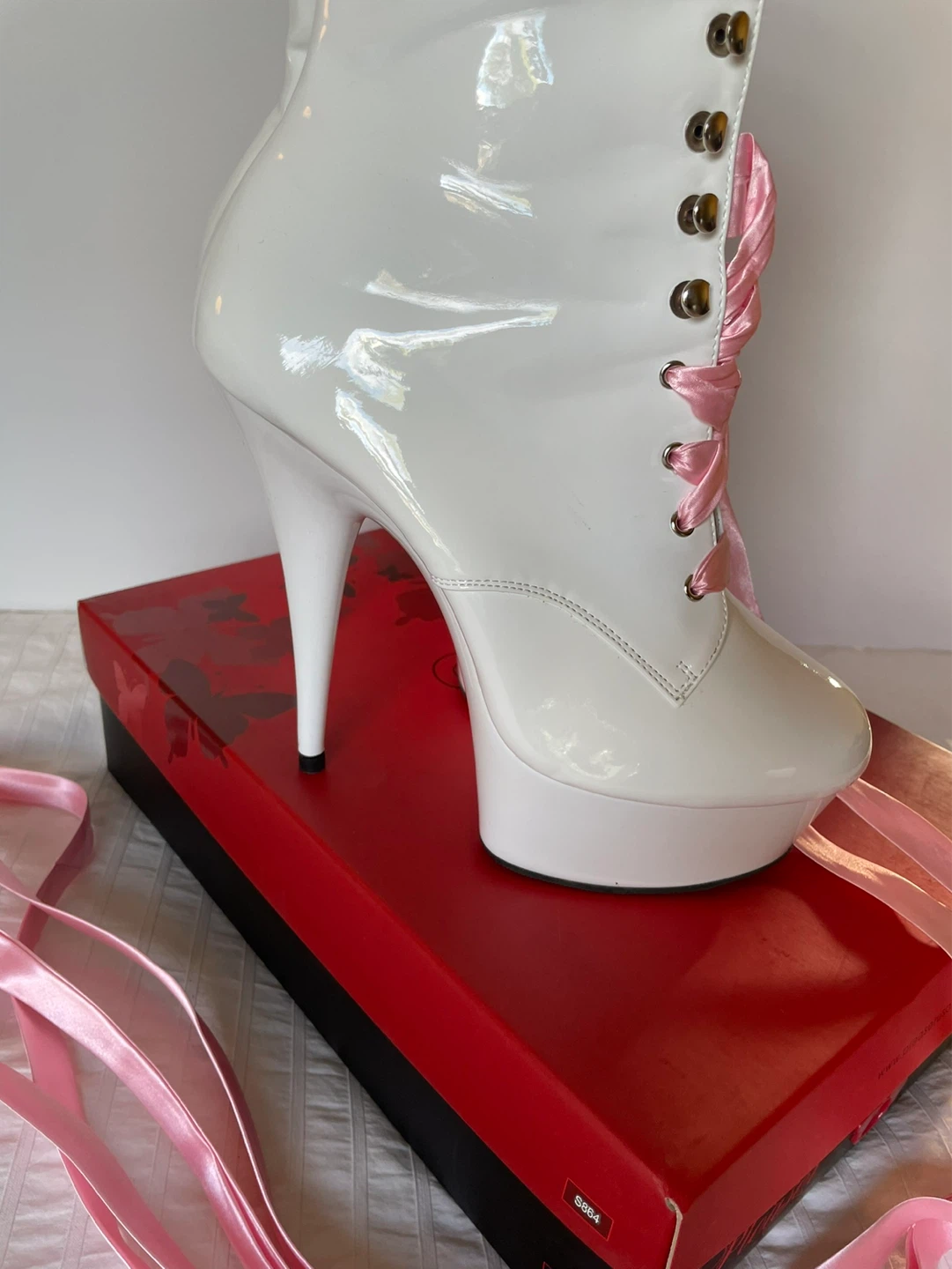 White Patent Pleaser Platform Boots with Pink Laces Size 10 - photo 3