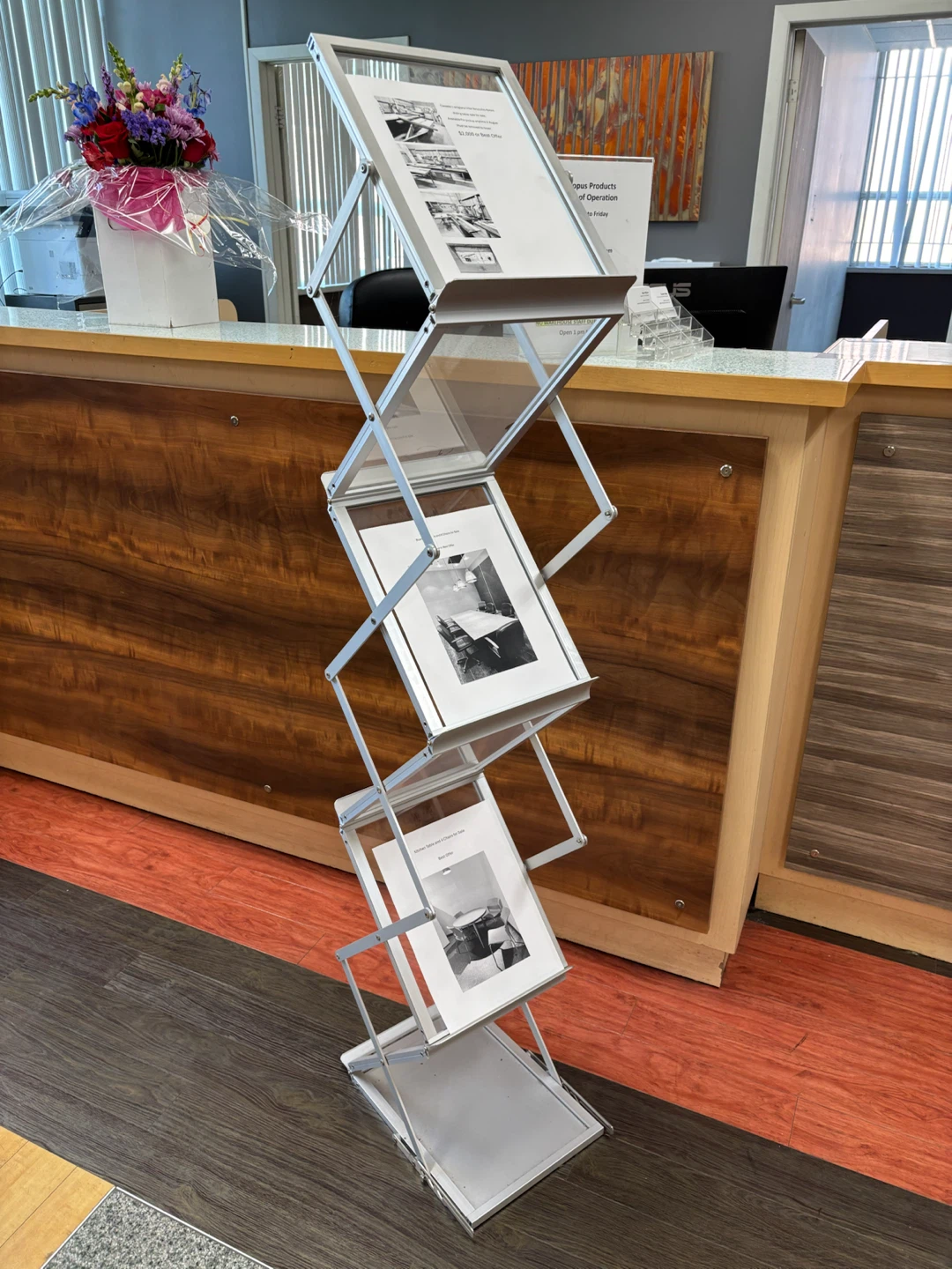 Collapsible Display Stand with 8 Clear Panels - photo 2