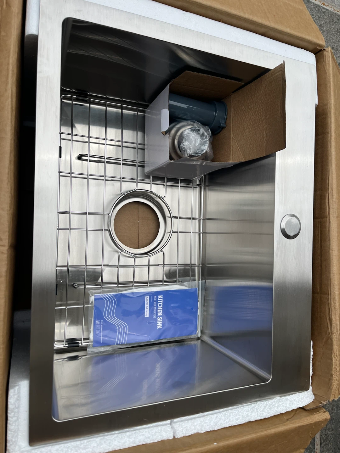 Stainless Steel Undermount Kitchen Sink with Grid and Drain