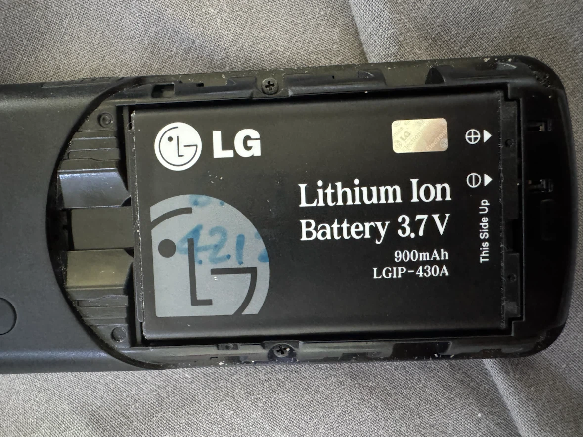 LG KP105 Basic Cell Phone – Untested – As Is - photo 3