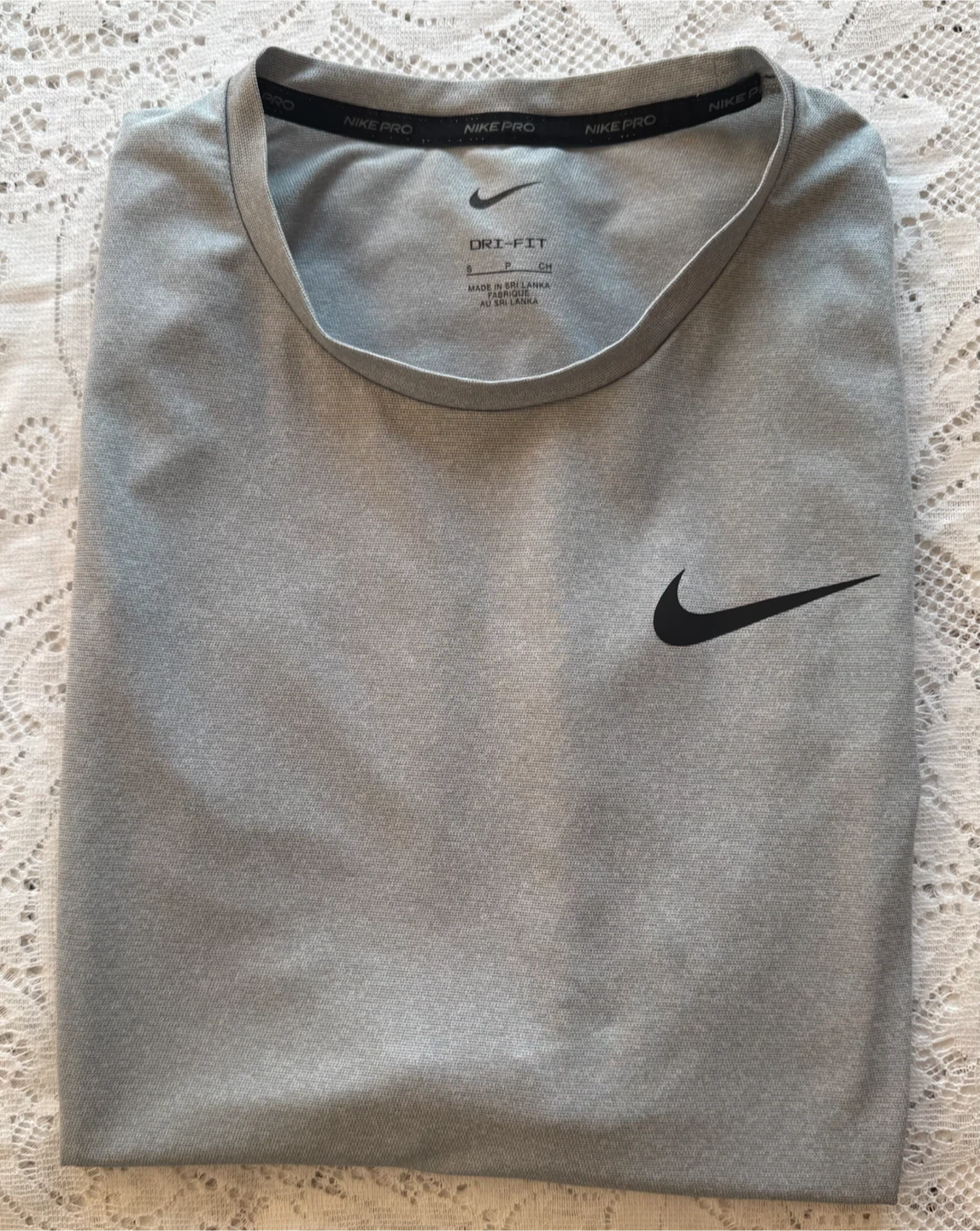 Men’s Nike Dri-FIT Sleeveless Workout Shirt/Tank Top (Small)
