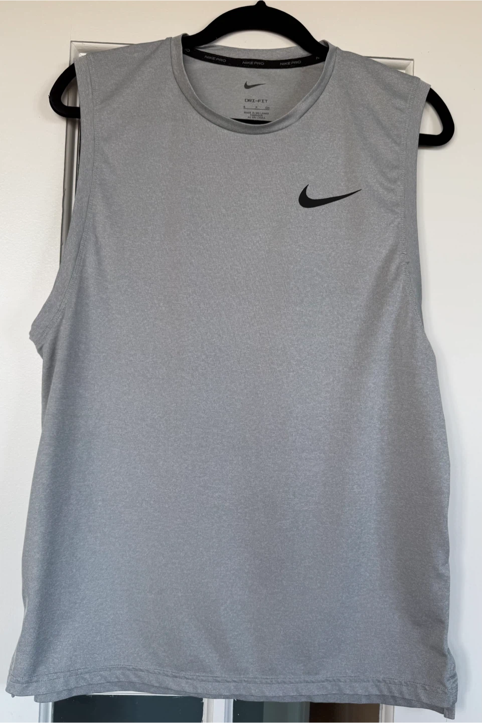 Men’s Nike Dri-FIT Sleeveless Workout Shirt/Tank Top (Small) - photo 2