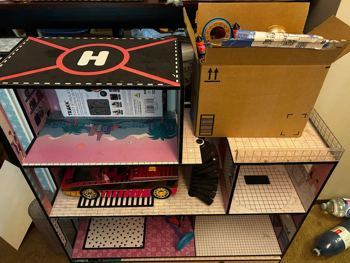 LOL dollhouse, car and accessories