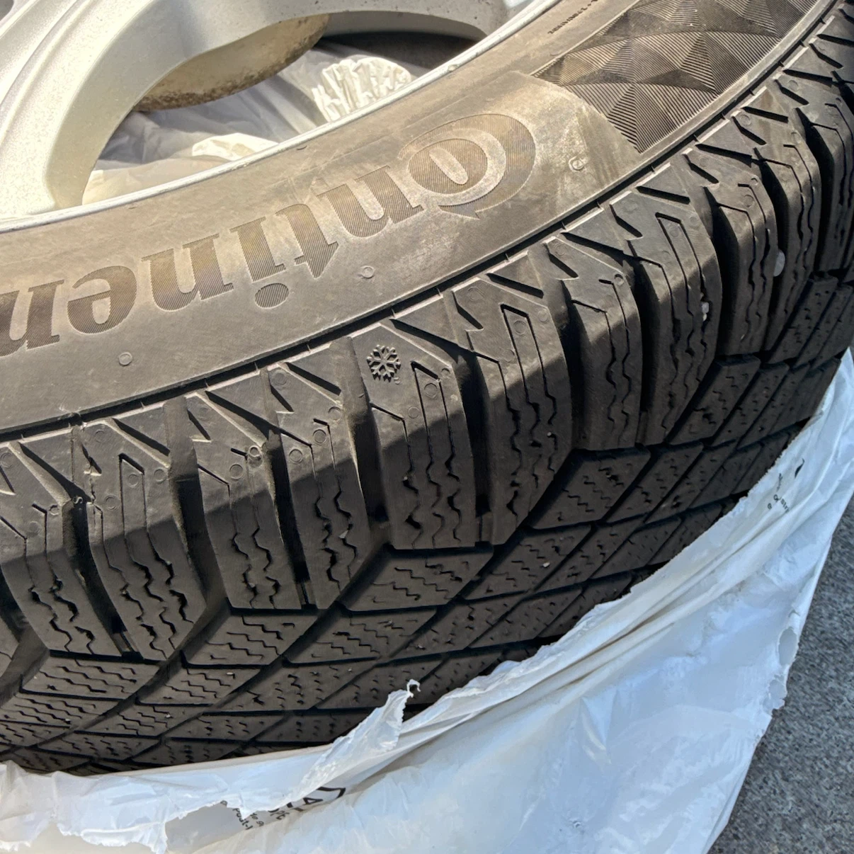 Continental VikingContact 7 Tires - 225/60 R18 - photo 2