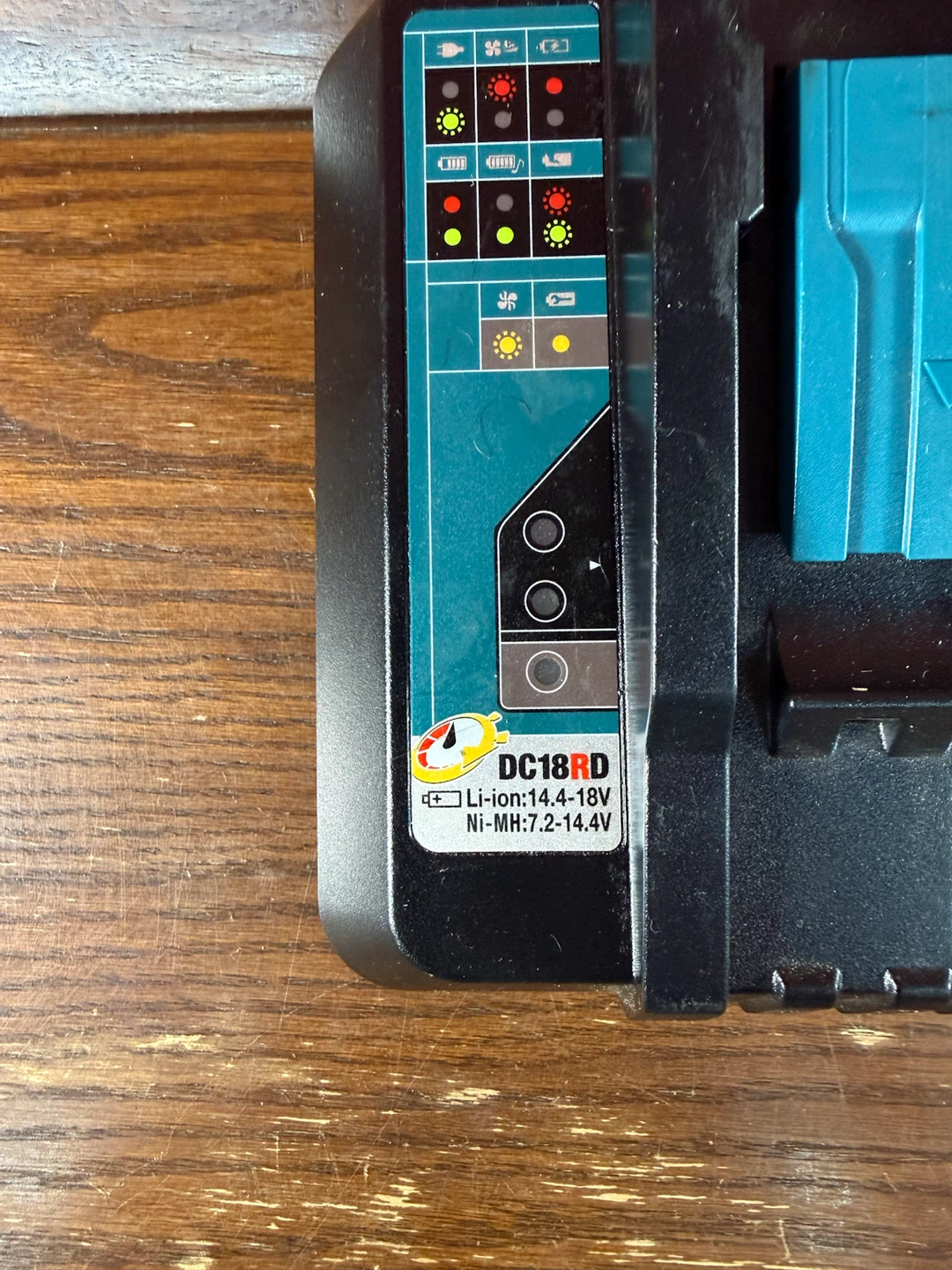 MAKITA 18V LXT Dual-Port Rapid Lithium-Ion Battery Charger - photo 3