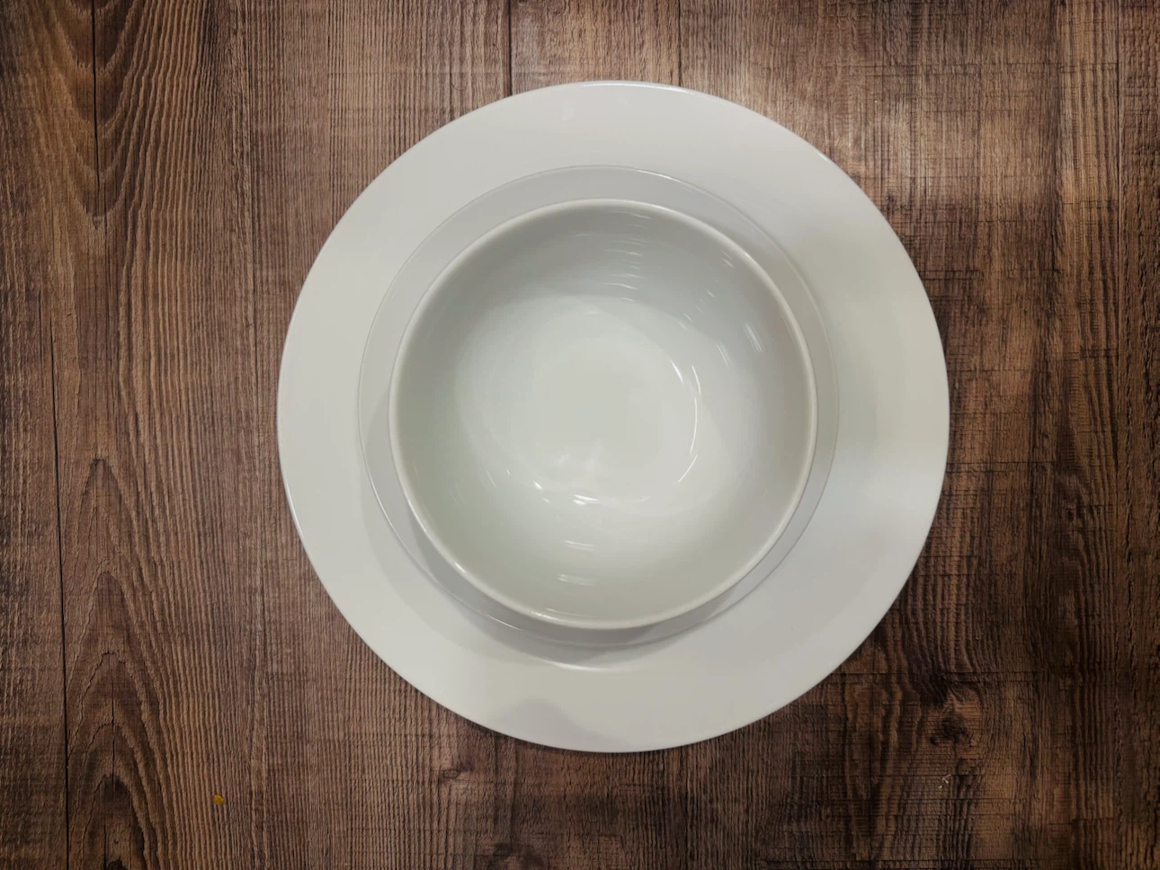 Selling a 18 piece white porcelain dinnerware set Service for 6 - photo 4