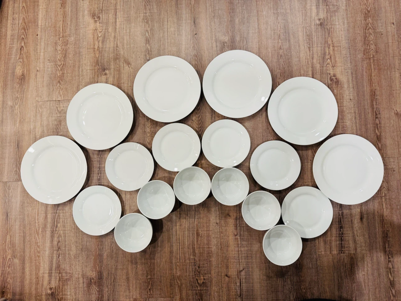Selling a 18 piece white porcelain dinnerware set Service for 6 - photo 5