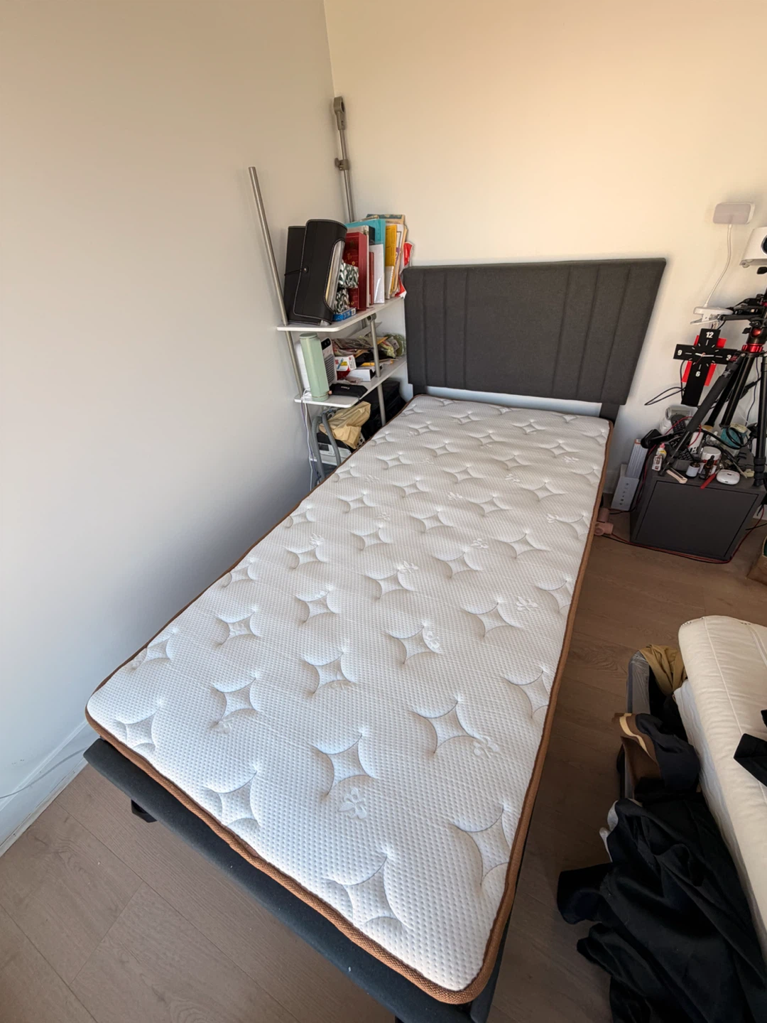Twin size bed frame with 8inch mattress