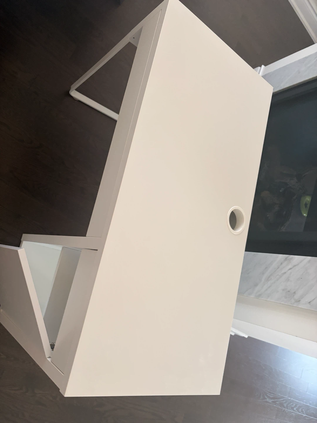 IKEA MICKE Desk – White (105 cm) – Great Condition - photo 4