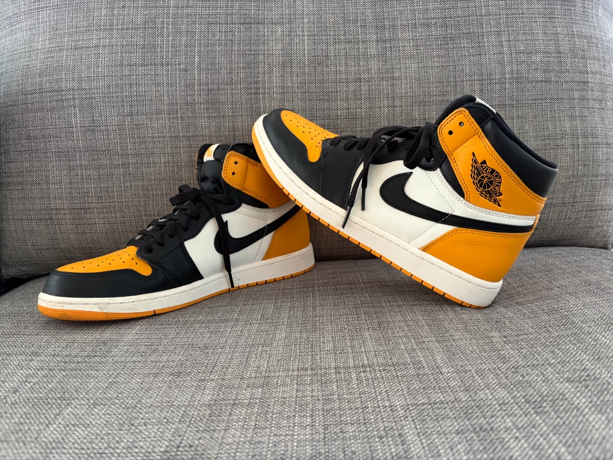 Air Jordan 1 High OG "Reverse Yellow Toe"