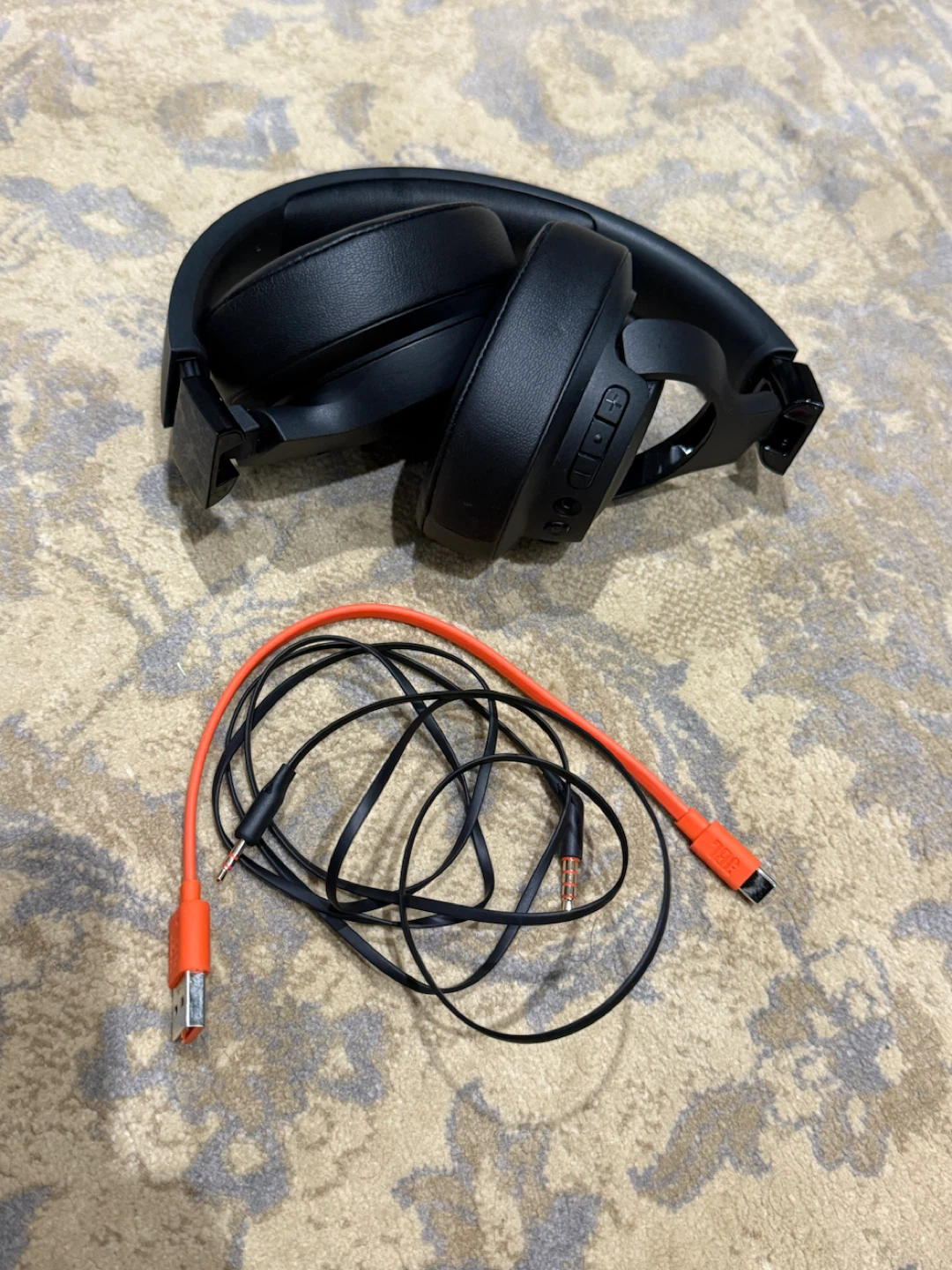 JBL Black Over-Ear Headphones - photo 3