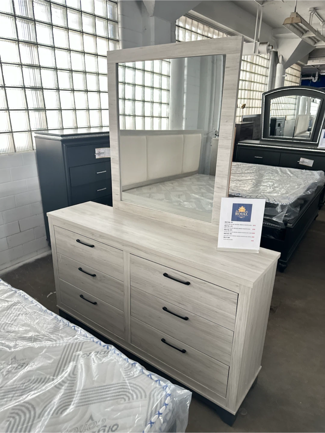 Royal Furniture Queen Bed Frame - photo 3
