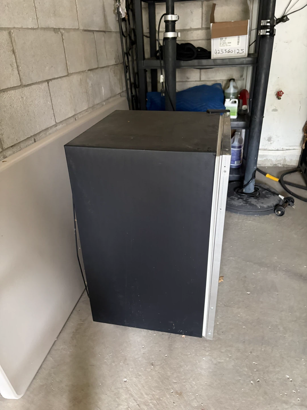 “The Wine Cellar” Lockable Wine Fridge - photo 2