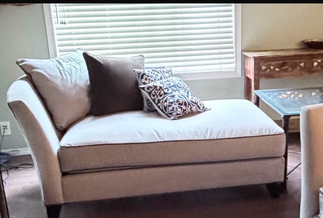 Sofa and Accent Chair Set - photo 3